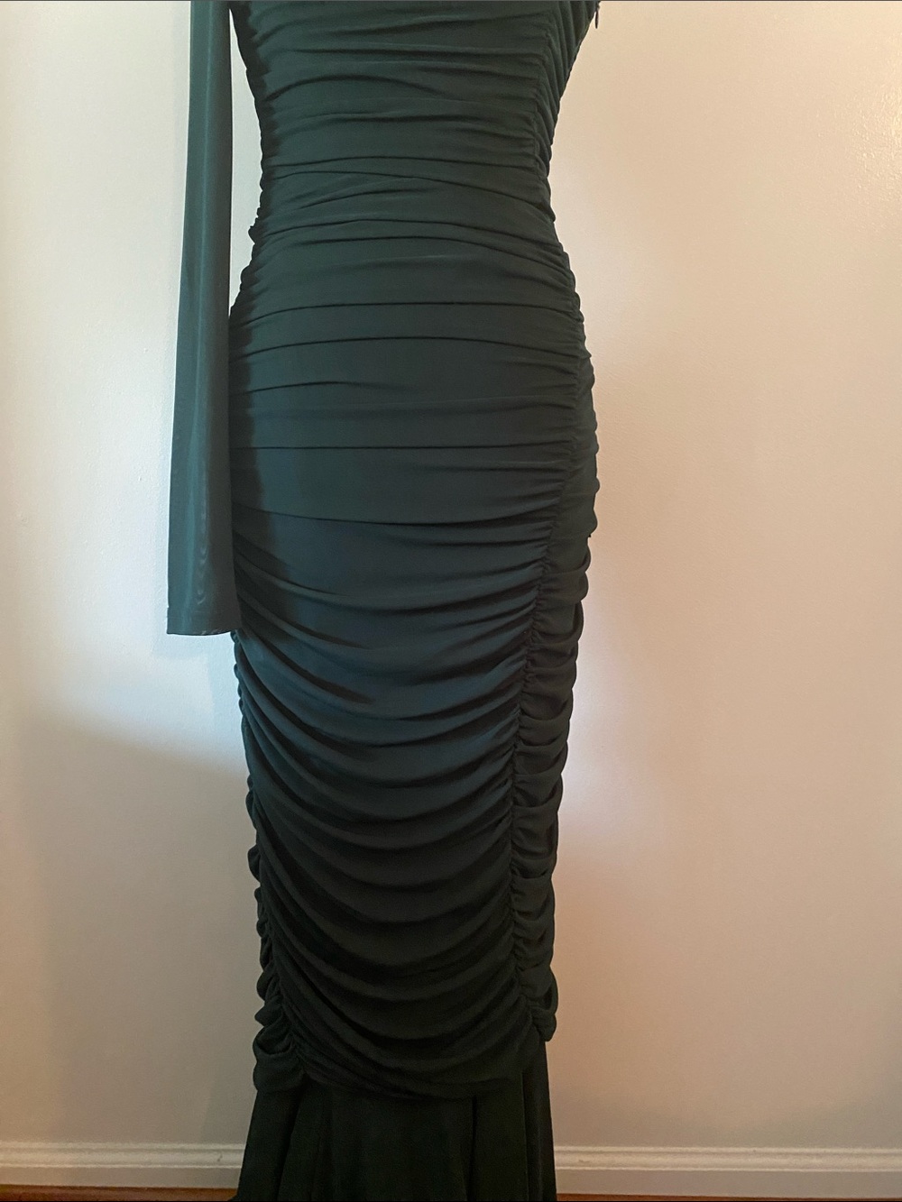 Lulus size small NWT one shoulder gathered dress - Picture 3 of 10
